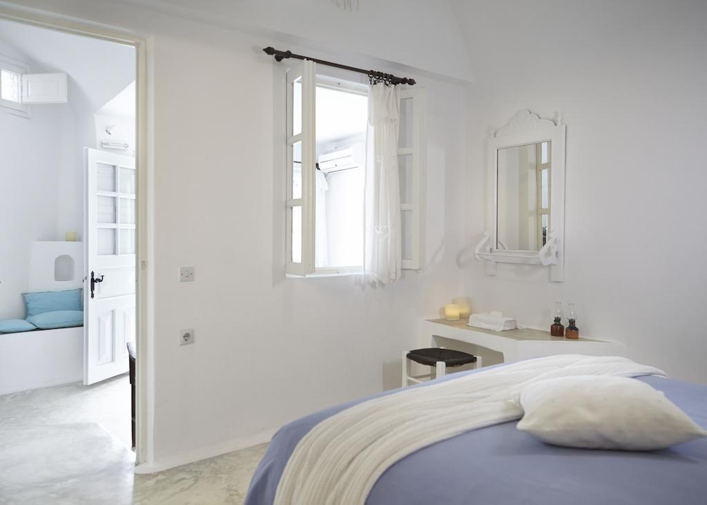Altana Heritage Suites Imerovigli  Pokoj fotografie