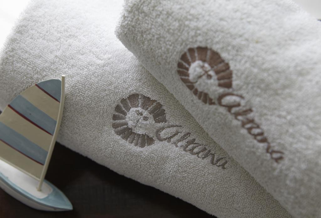 Altana Heritage Suites Imerovigli  Pokoj fotografie